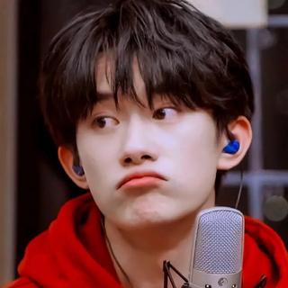 甜甜歌| 你啊 总在眼睛藏半盒心事 半盒温柔