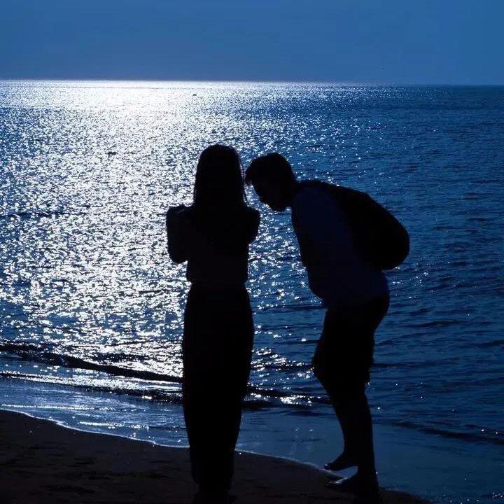 浪漫宿醉深蓝海底，耳边低呢轻轻爱意