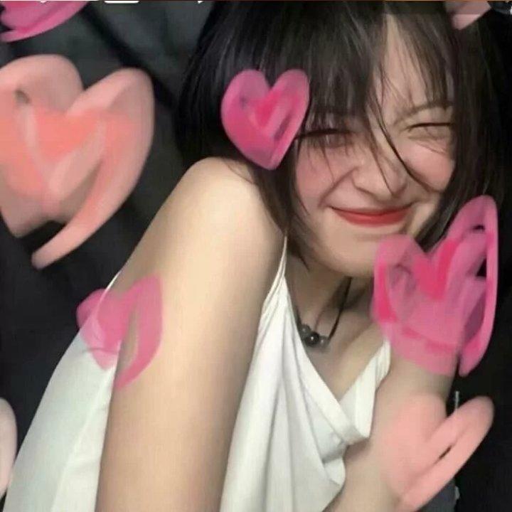 就像那kisskiss 亲吻脸颊的微笑