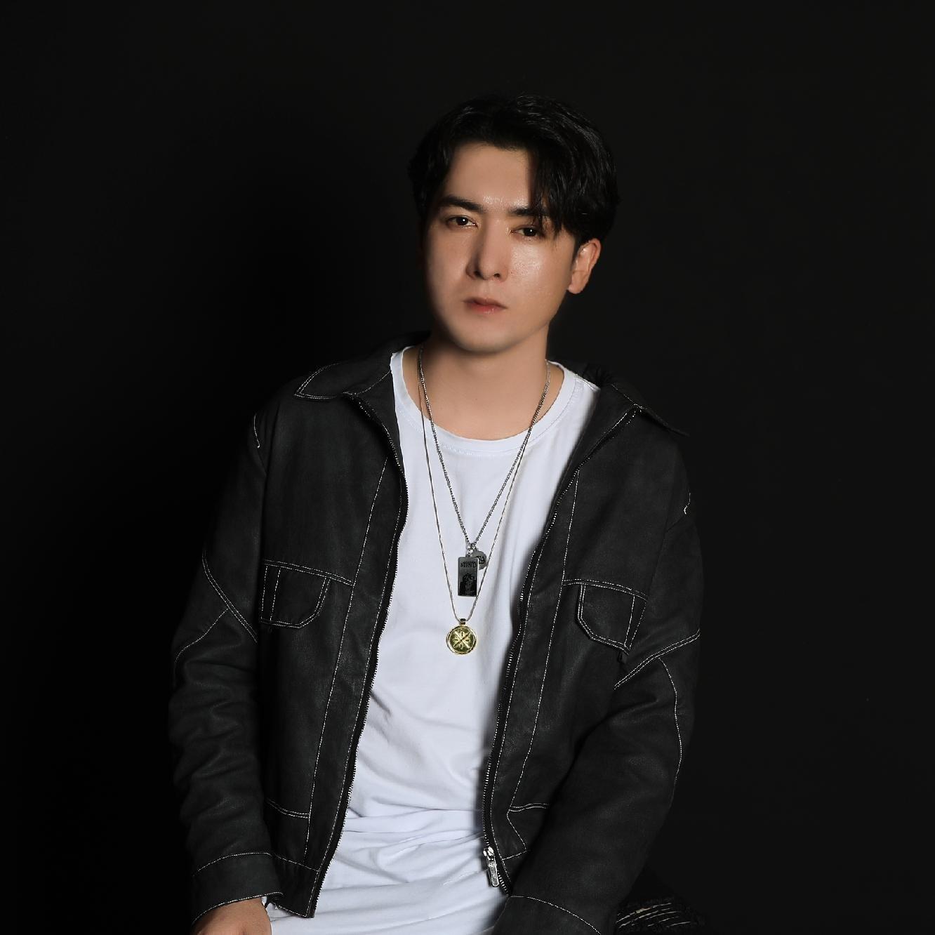 维吾尔族歌手‖Arafat Enwer