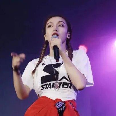 《黑怕女孩-芮雪说唱超拽！》