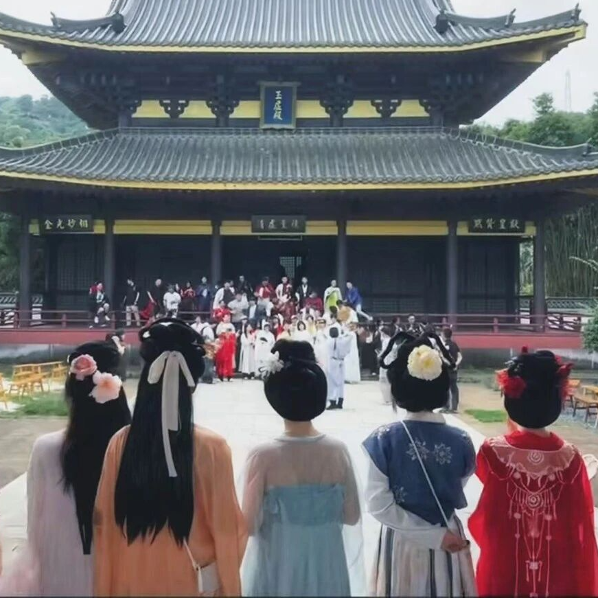 “景区NPC”的B面：陷入容貌焦虑，像“服务员”，薪资和保障 都不如预期 20260904 episode artwork