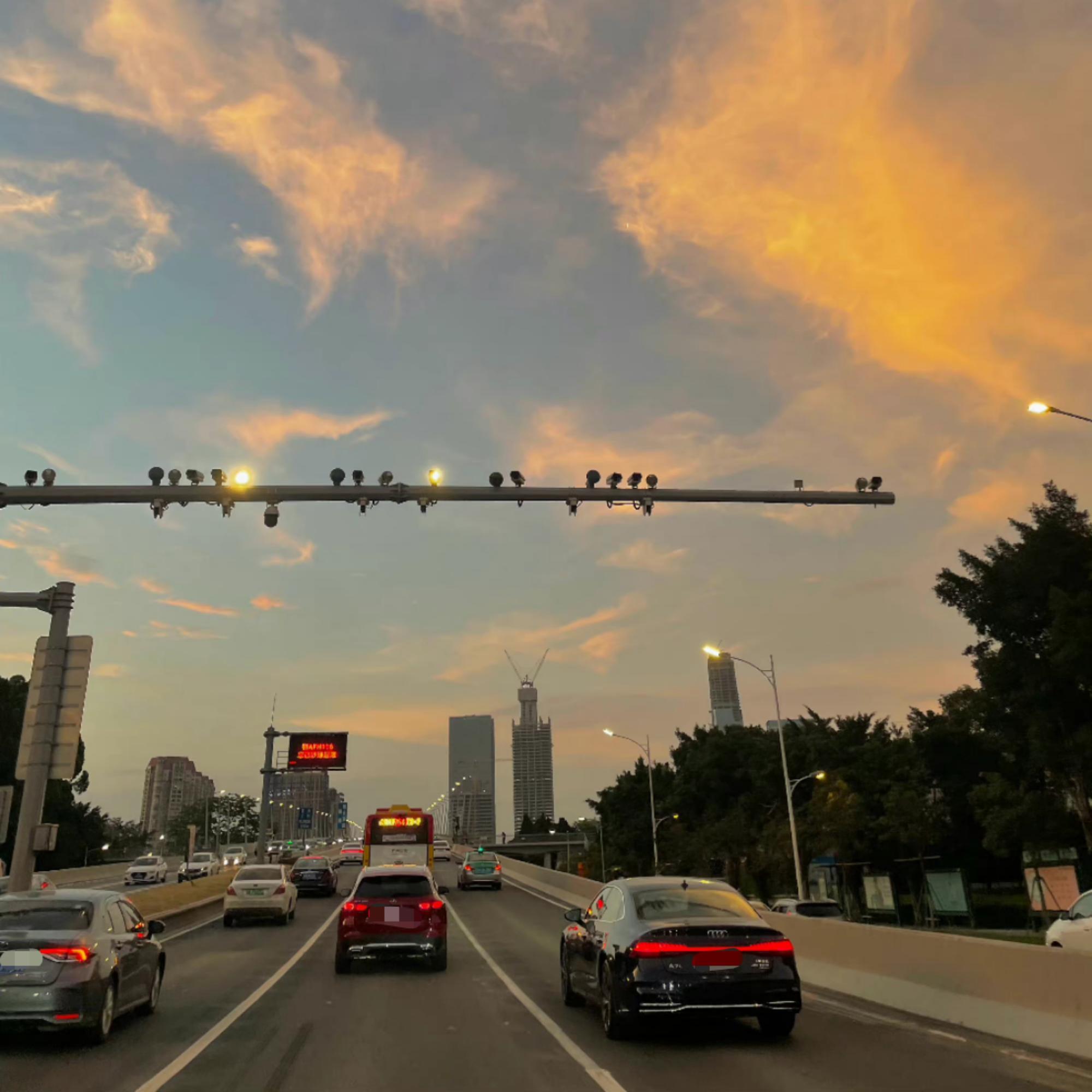 吉克隽逸、康姆士乐团-被动(Live)