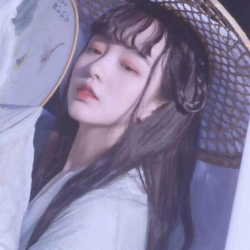[泠泠不肯弹，蹁跹影惊鸿]