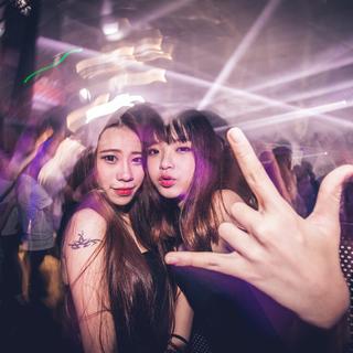 【电音】低频轰炸机。