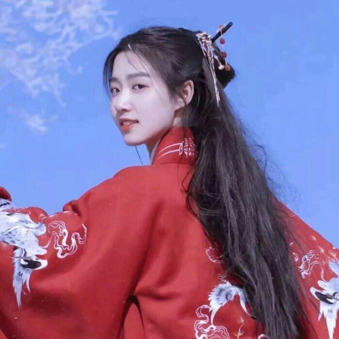 我与蝉声为伴留灯一盏，不食烟火人间