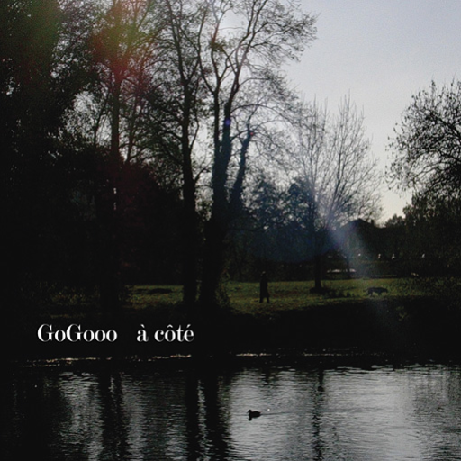 à côté