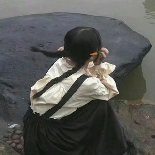你笑时，雷声温柔，暴雨无声
