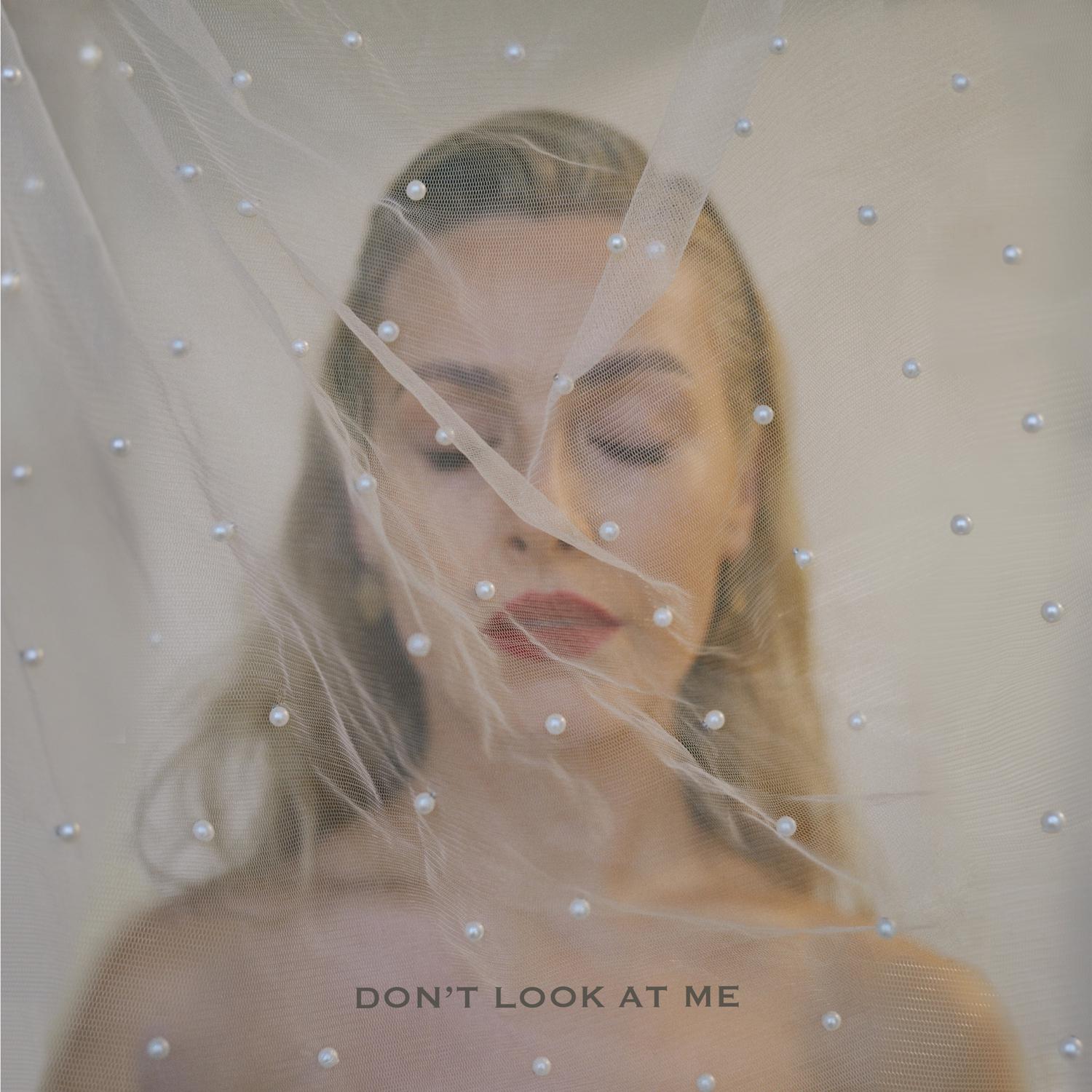 iiola - Don’t Look At Me