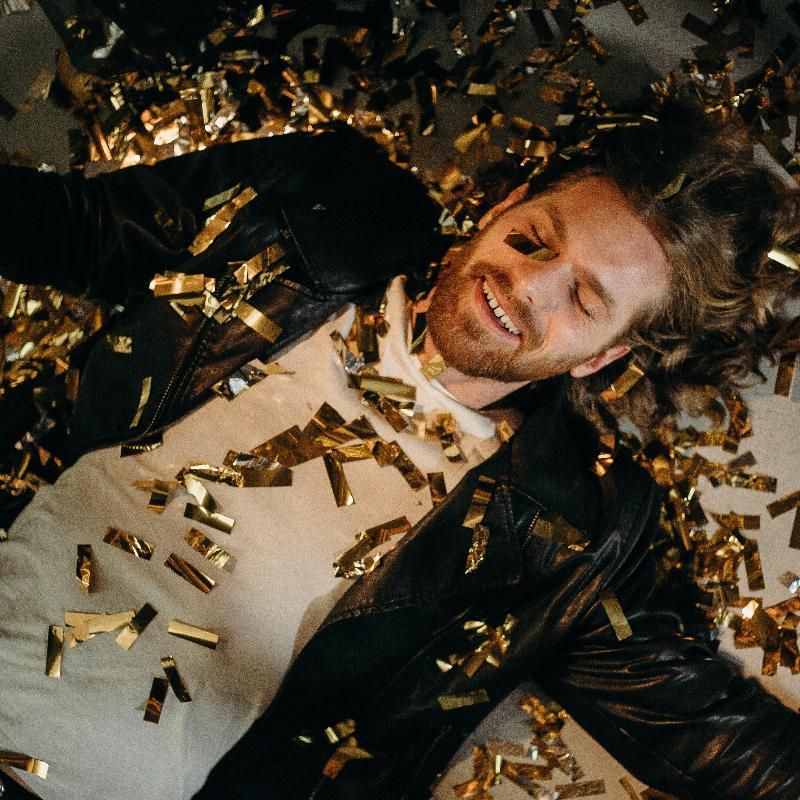 男生之夜 | 在霓虹和尽情欢呼中畅享男孩时光