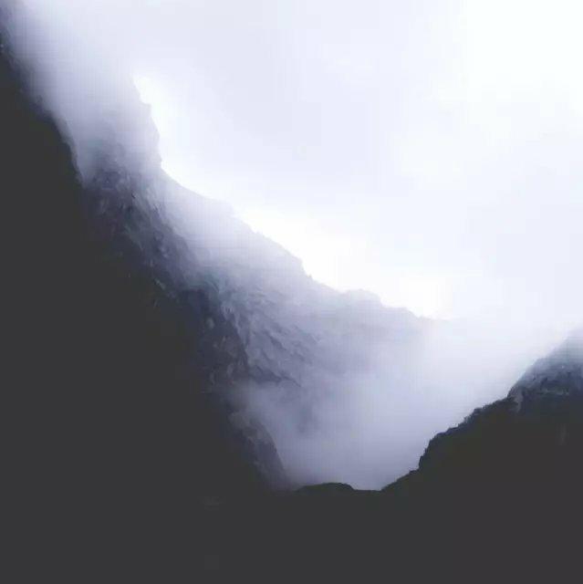 黑色的山白色的雾。 | 在线播放 | 网易云音乐