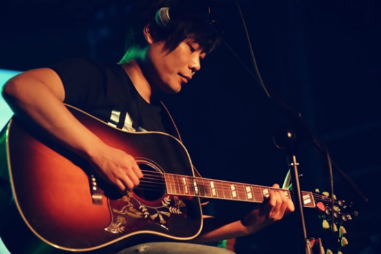 民谣大叔郭旭 你的嗓音道尽沧桑