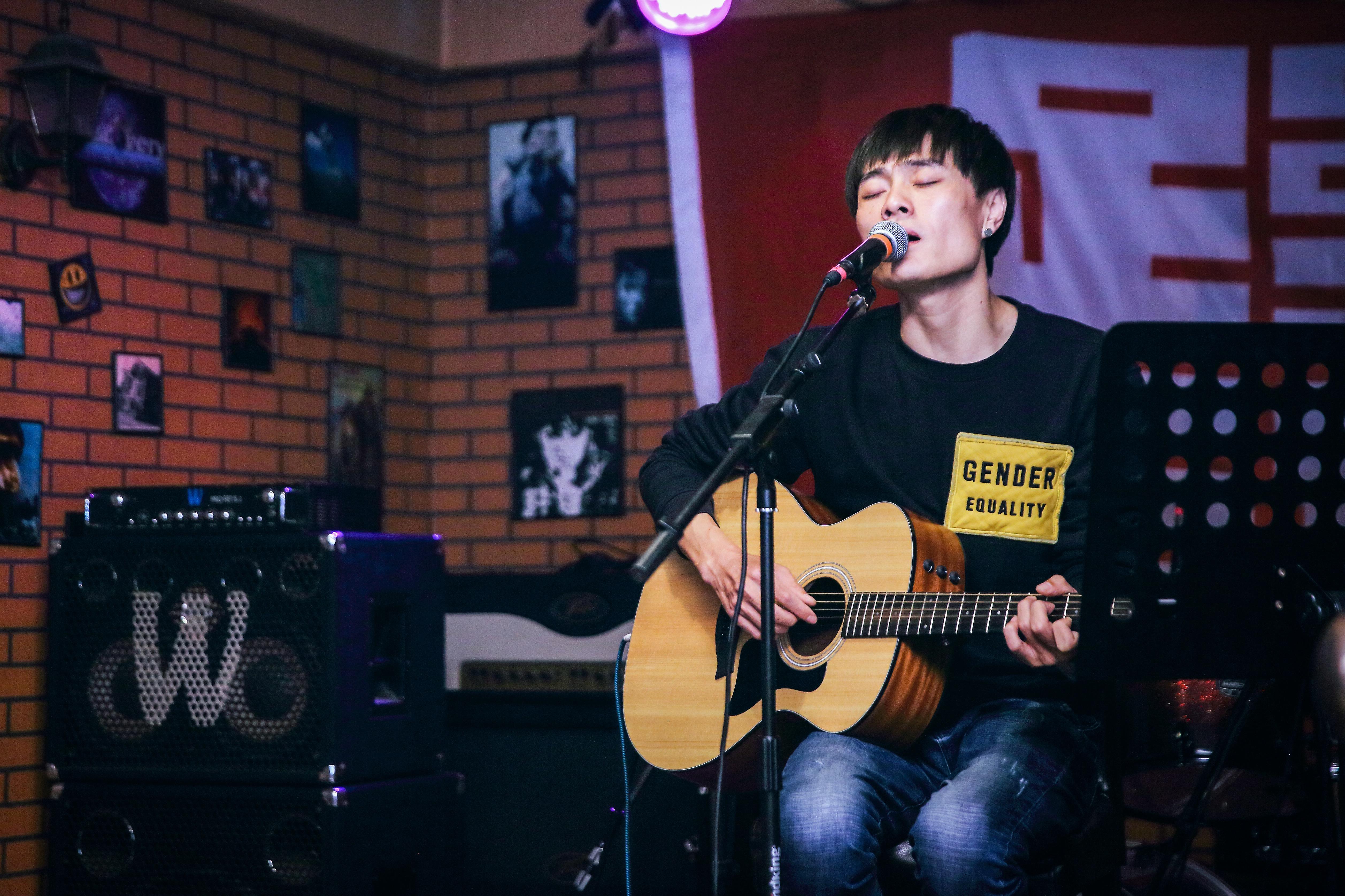 代表作品:《学会长大》《老头说》《谜》《牛肉拉面》《春末五月》等