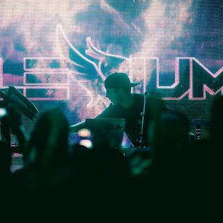 「ILLENIUM」