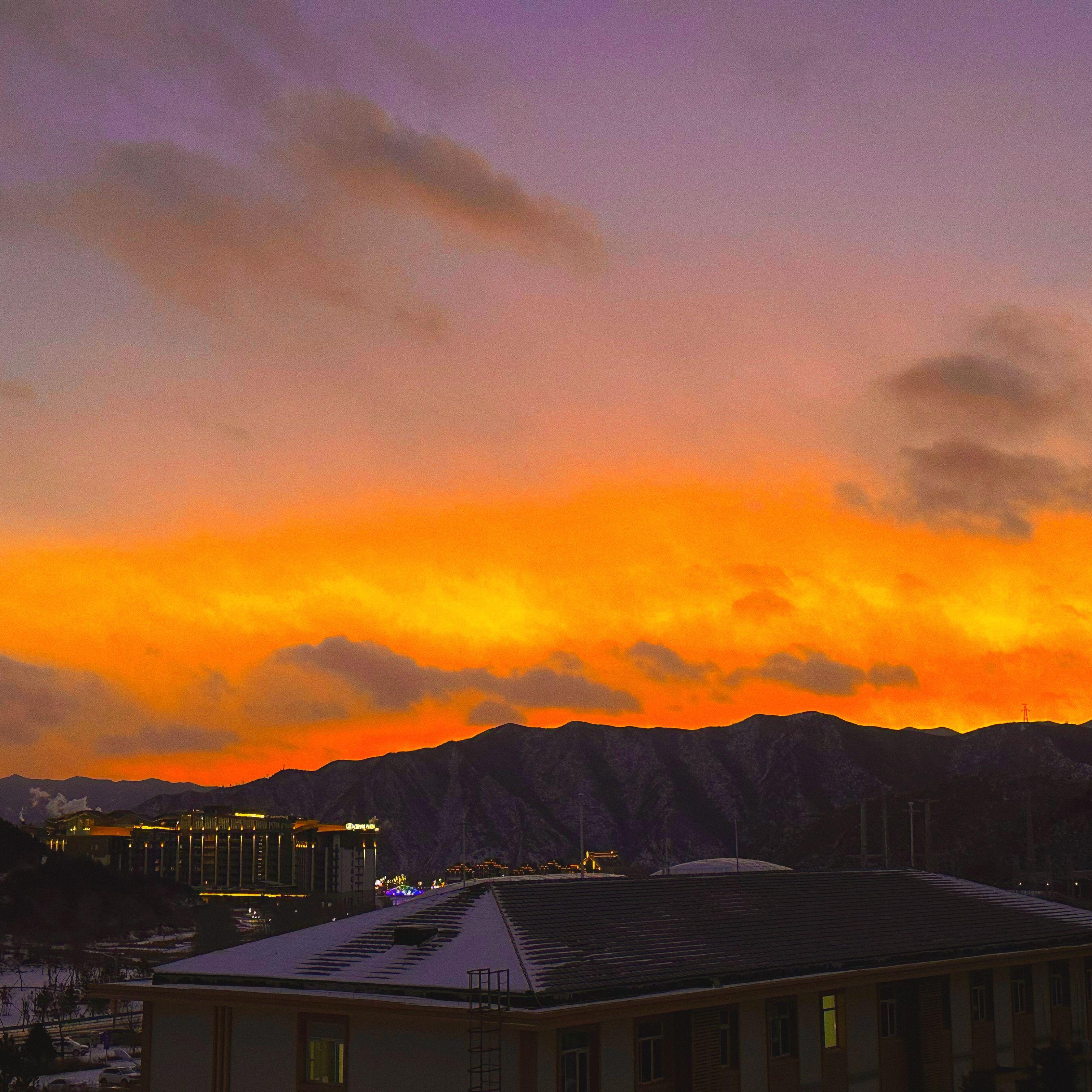 Run toward sunset (奔向落日)