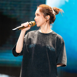 “把痛苦抽进肺里 伴随着我的一生”