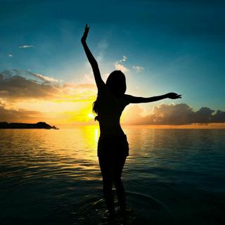 中老年抖腿扭腰歌，与腰间盘突出say bye