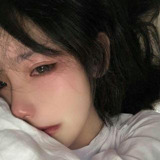 我猜你心里一定有个爱而不得的人吧