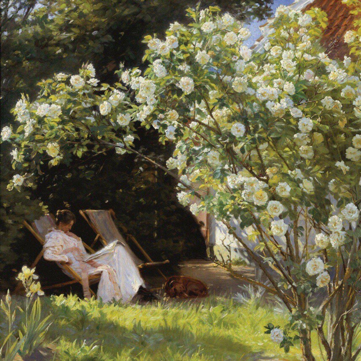Classic garden with cream tea.