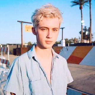 比伯 烟卷 戳爷 黄老板 断眉 萌德 骚姆