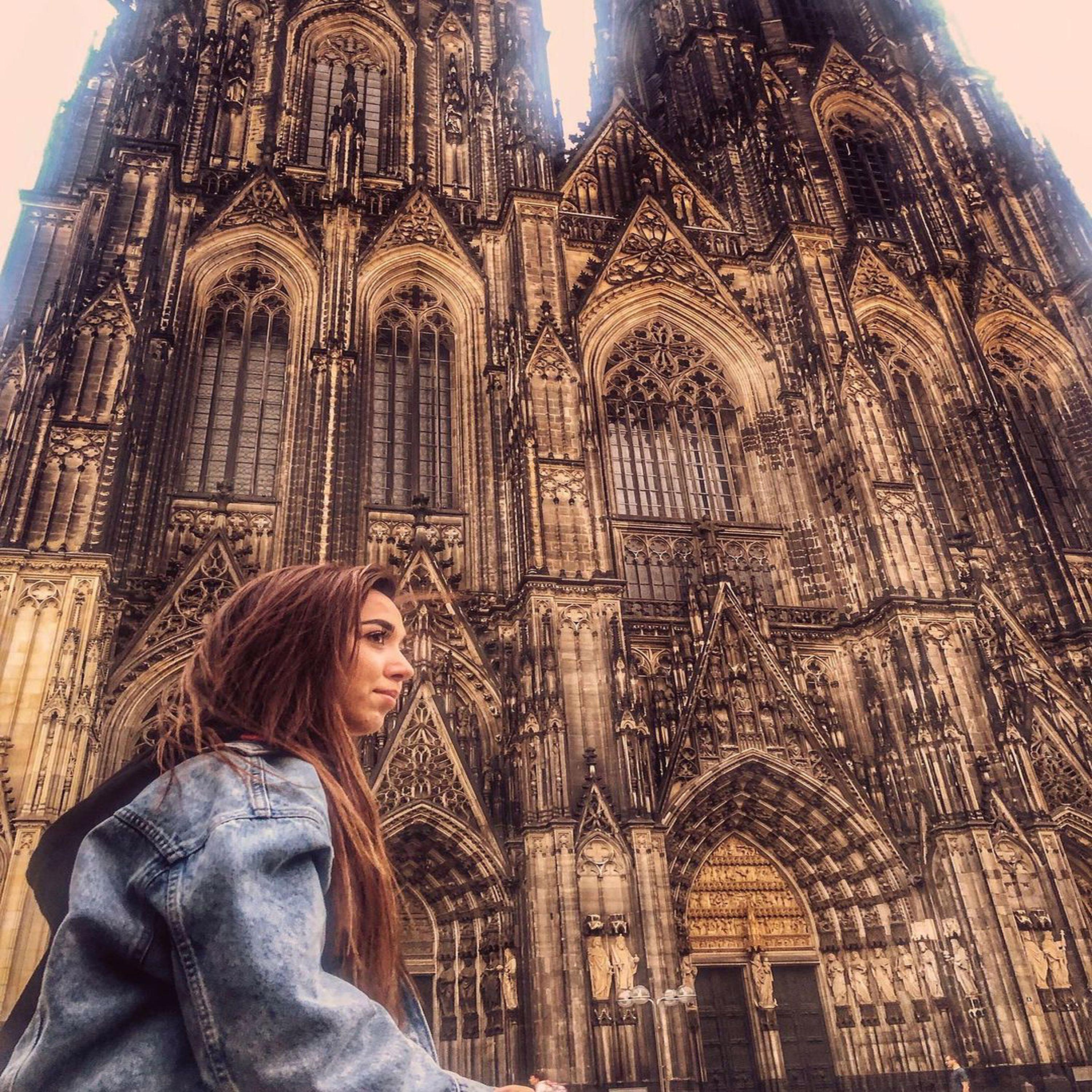 Omuzumda Ağlayan Bir Sen