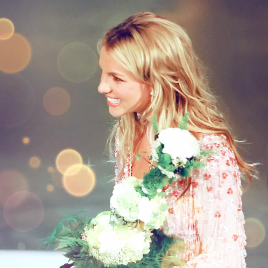 ▷ BRITNEY