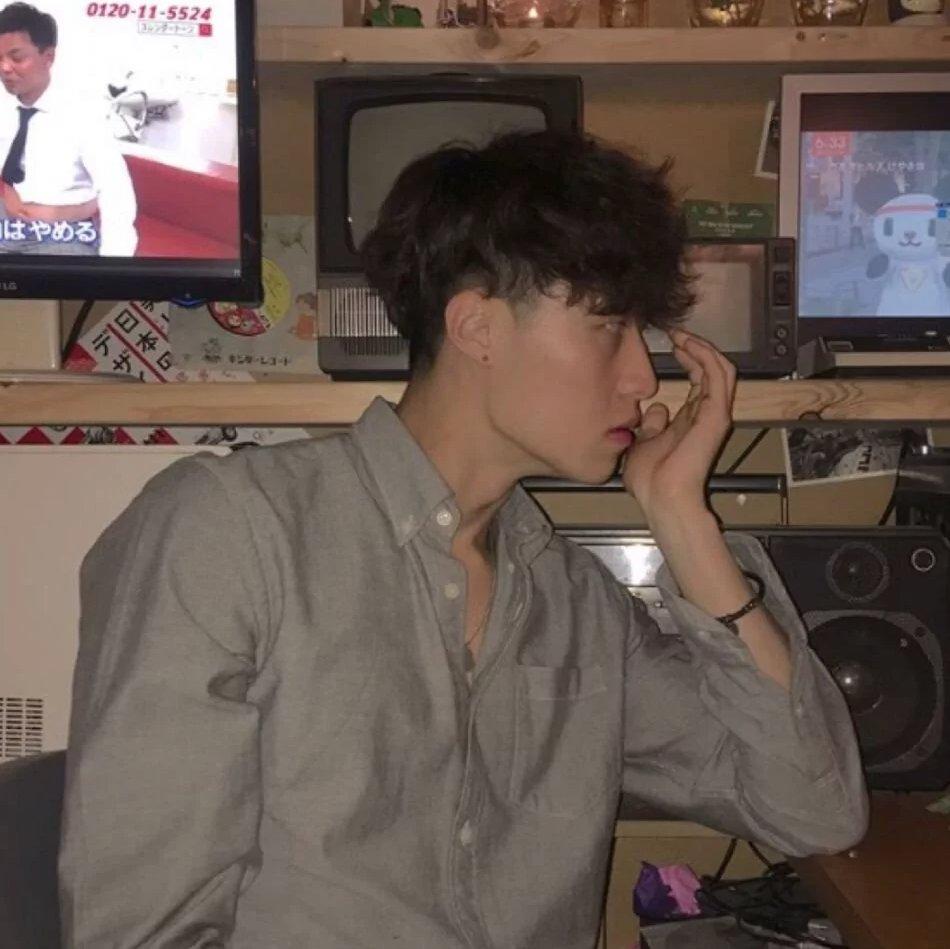 果然还是一难过就会躲在音乐里的小孩