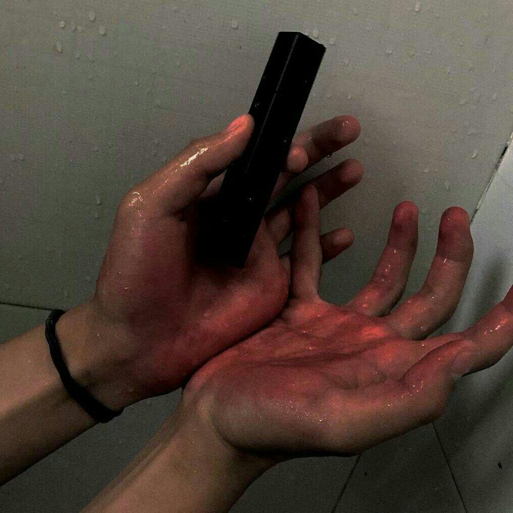 真正喜欢过的人见面还是会心动.