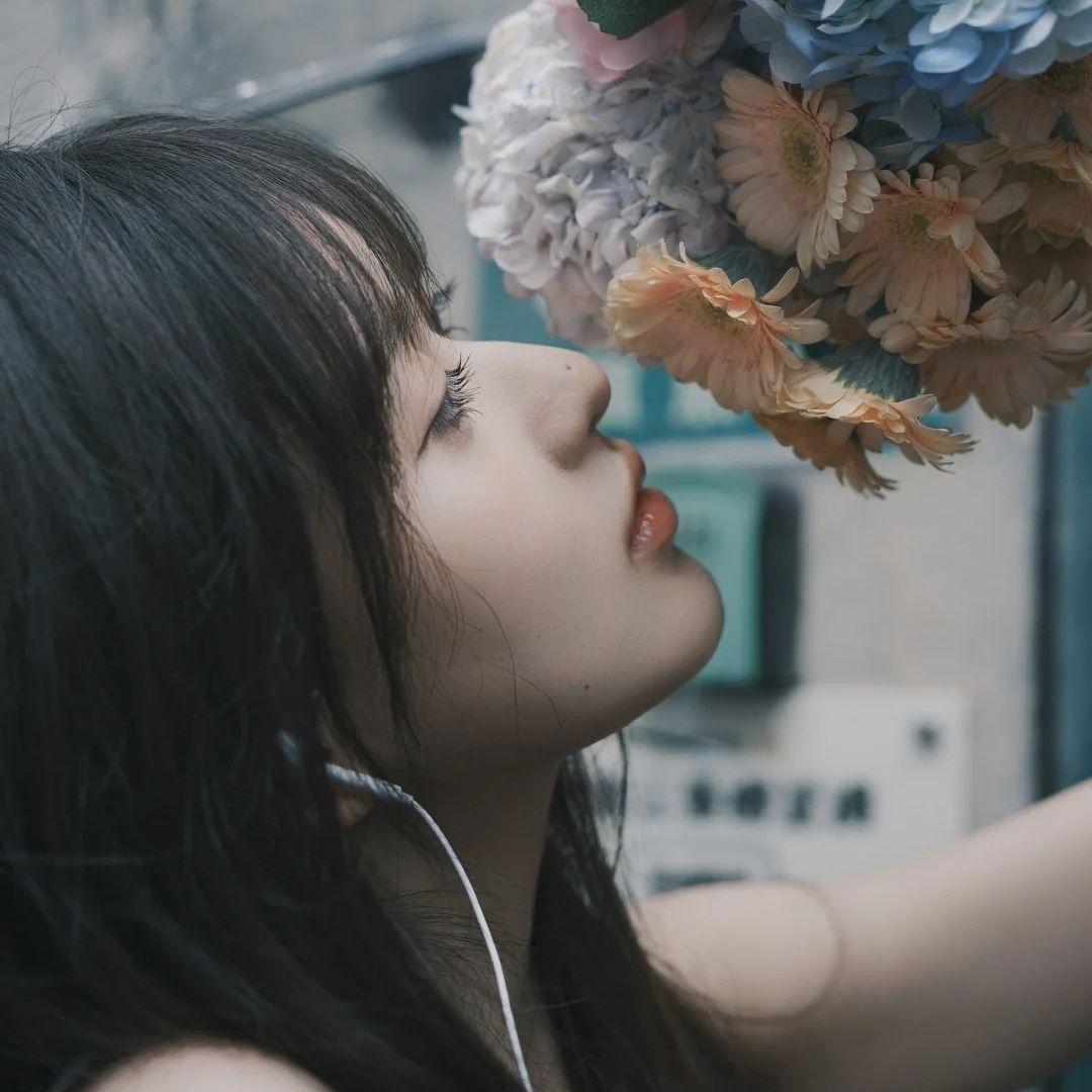 我记得你眼里的依恋（走在红尘俗世间）