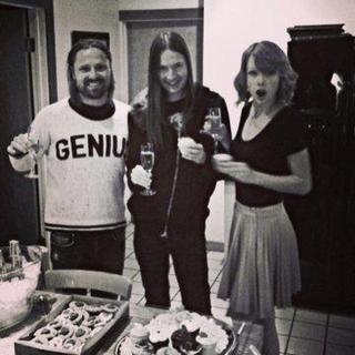 神曲制造机· 盘点热单背后的制作人