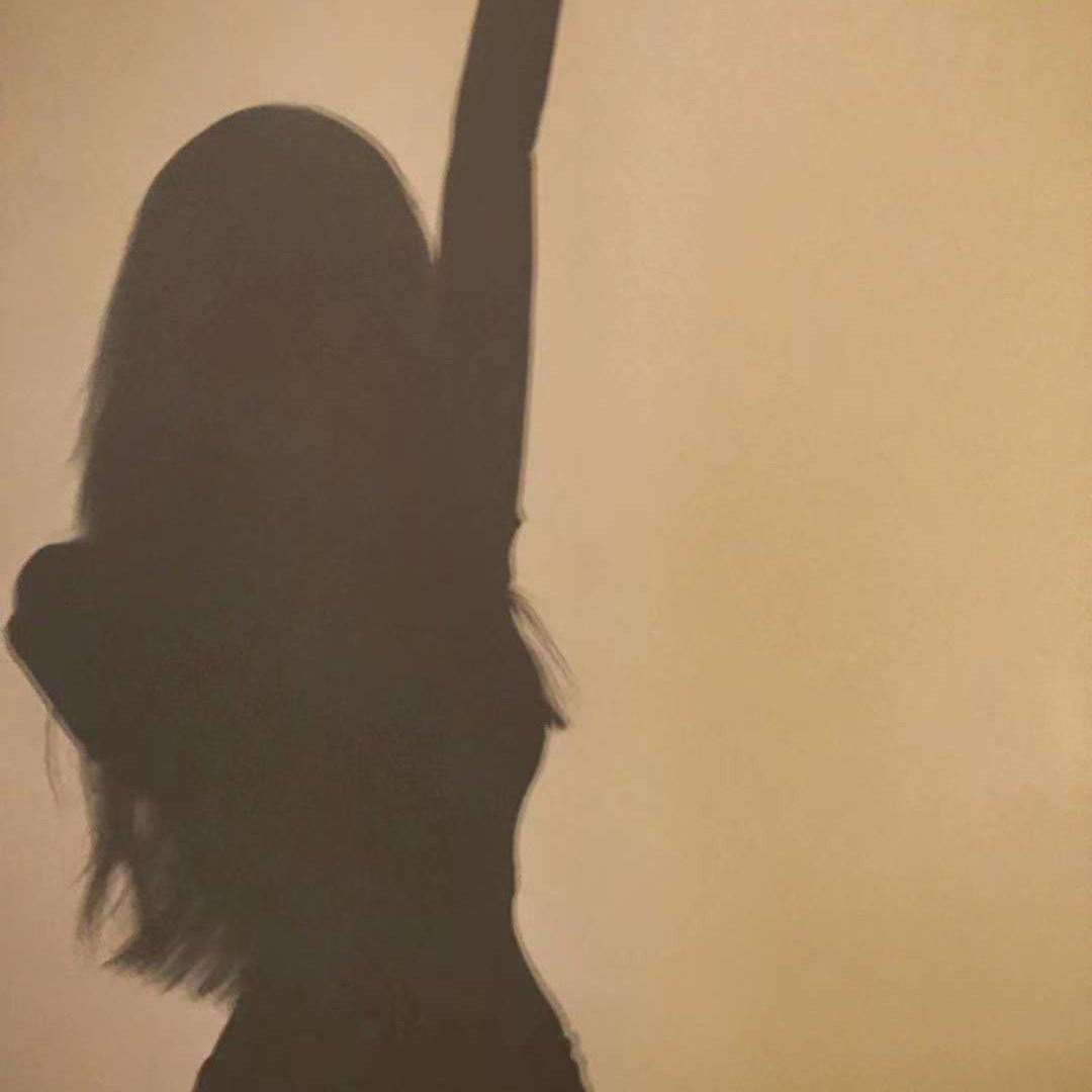 眼泪一滴滴落下