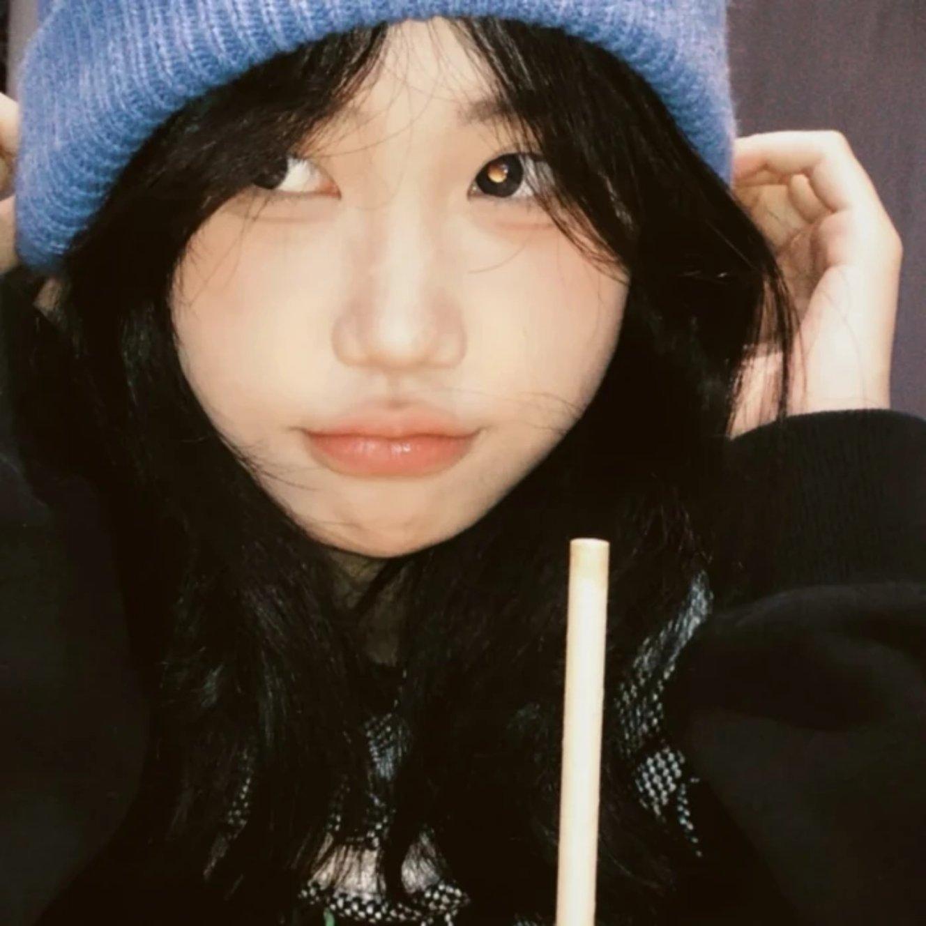 记得当时年纪小，你爱卖萌我爱笑。