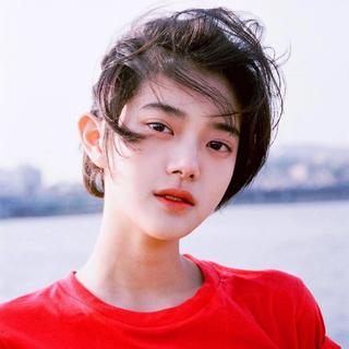 我 知 道 风 里 有 诗 句