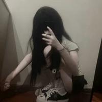求你 不要嫌弃我手腕上的疤和发抖的手.