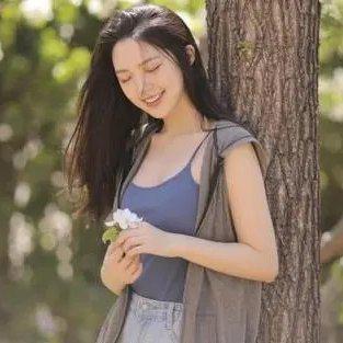 甜甜的我出现一下