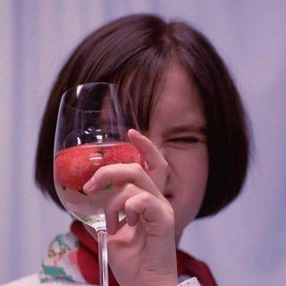 “愿共饮一杯 清甜女声的佳酿吗？”