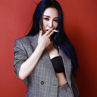 不要醉在别人给你的温柔里耍酒疯