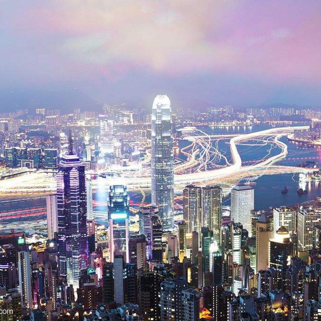 白日梦蓝 | 规格化时代巨塔下的青年惆怅客