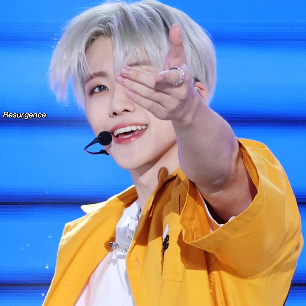 『Kpop』收录多个团的歌