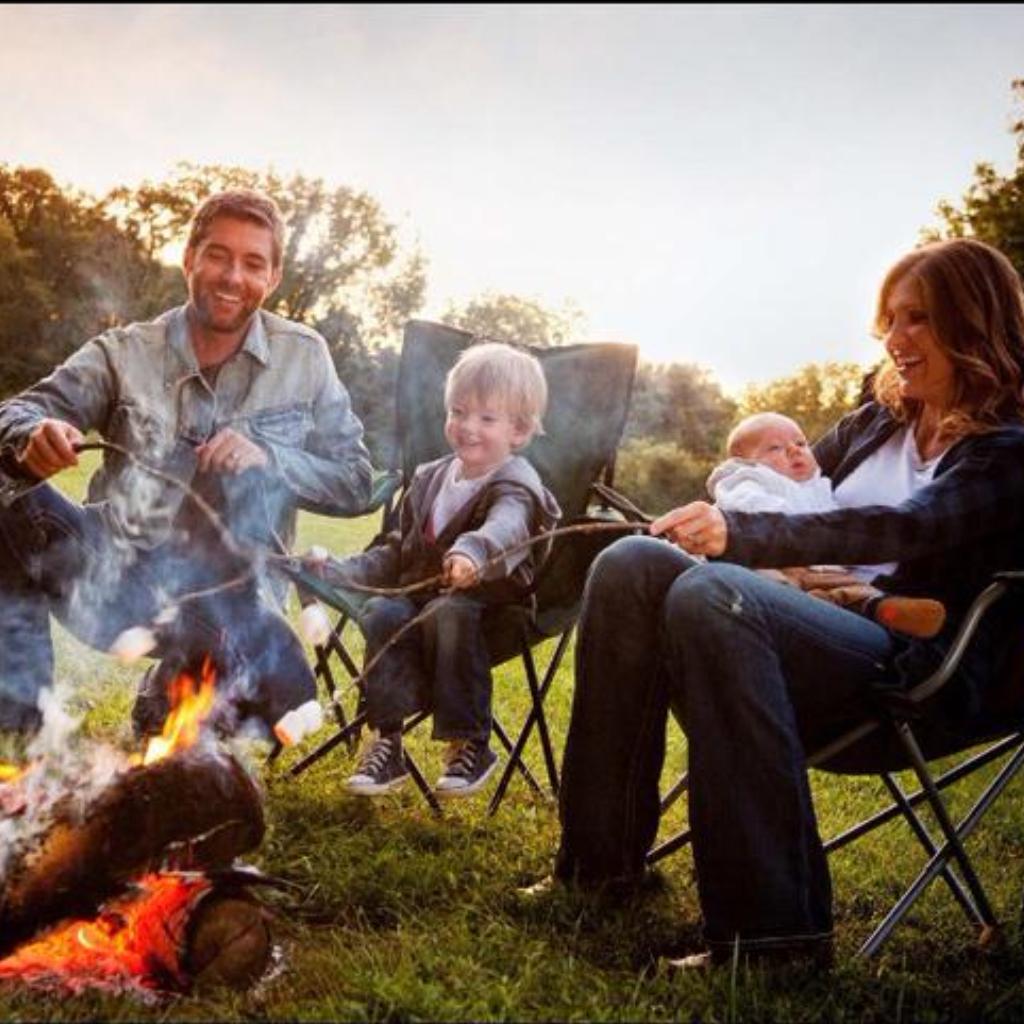 Country family. Josh Family. Josh Turner с семьей. Джош Тернер фотографии папарацци.