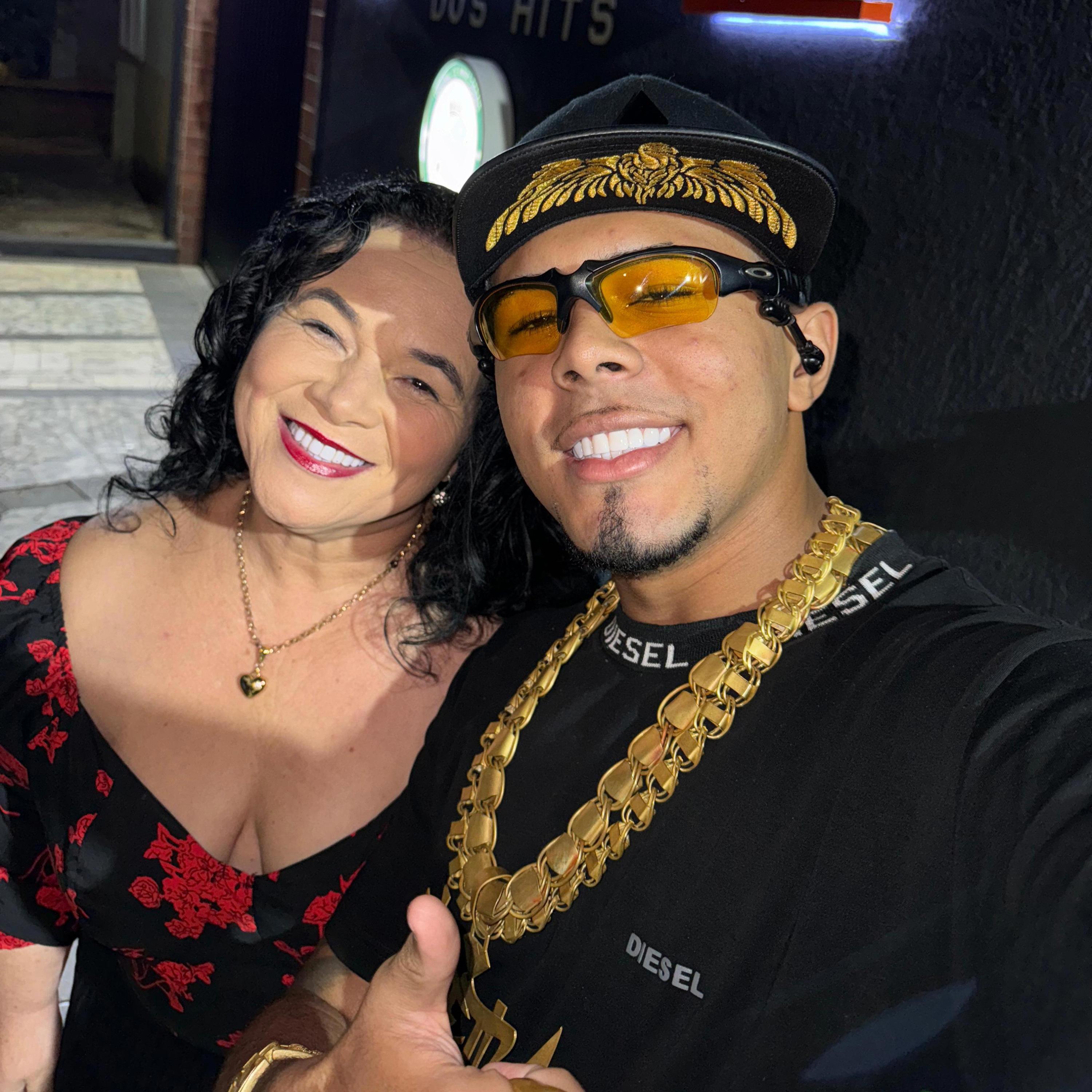 PRA FAZER COMIGO NÃO PRECISA SENTIMENTO (feat. MC MÃE)