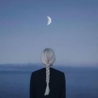 只颂人间星月，不述离别哀悲