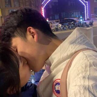 如果困难重重 那我们就紧握双手