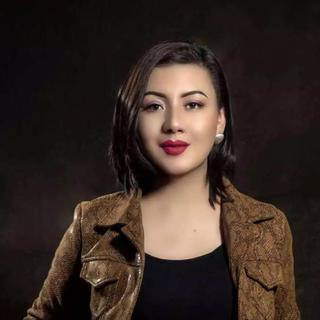 维吾尔族歌手Aliya Mamut