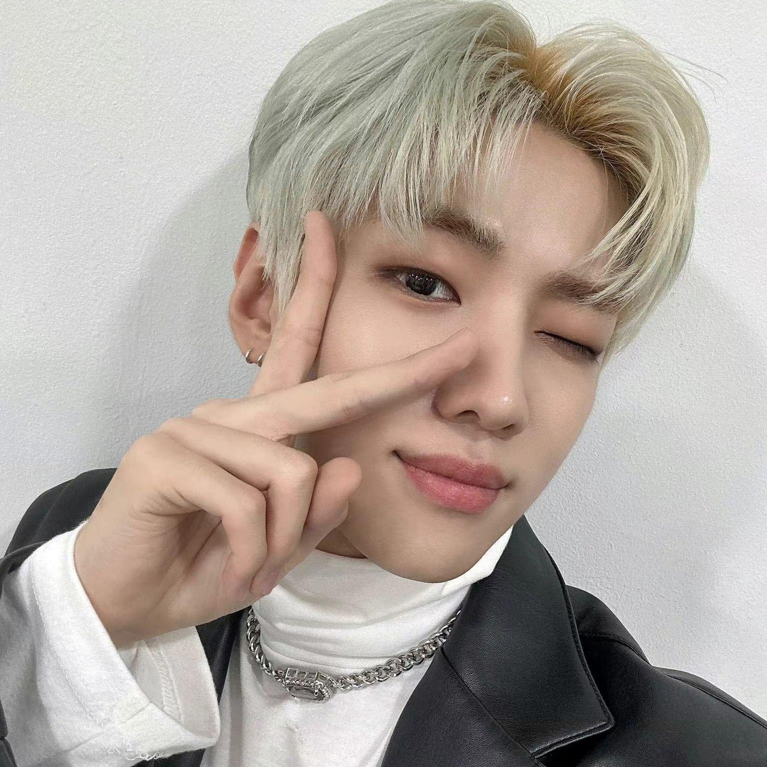DKZ 7th Single Album ‘CHASE EPISODE 3.BEUM’
