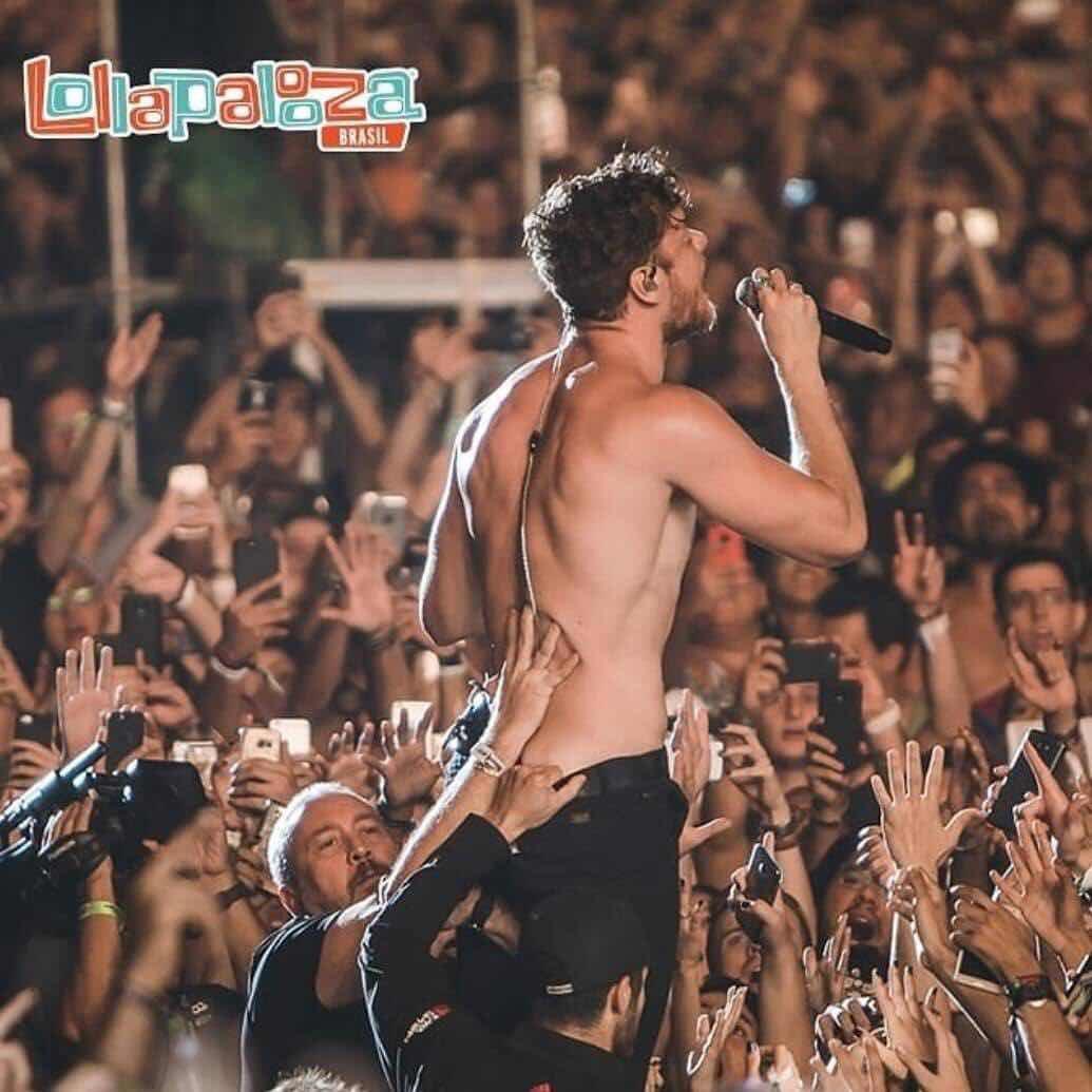 「欧美live」听全场的热闹驱散一个人的孤独