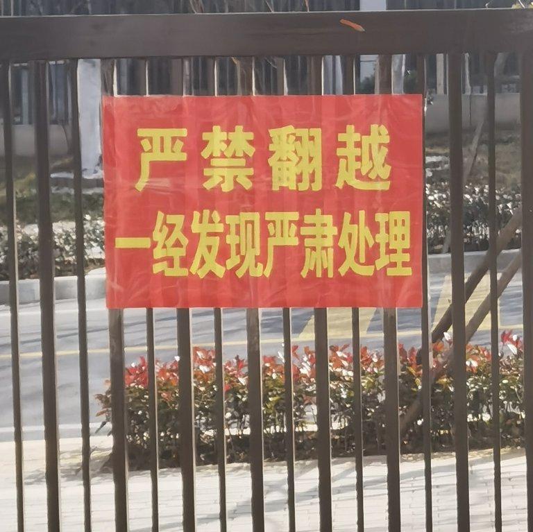 美丽明亮又绝望的噪音