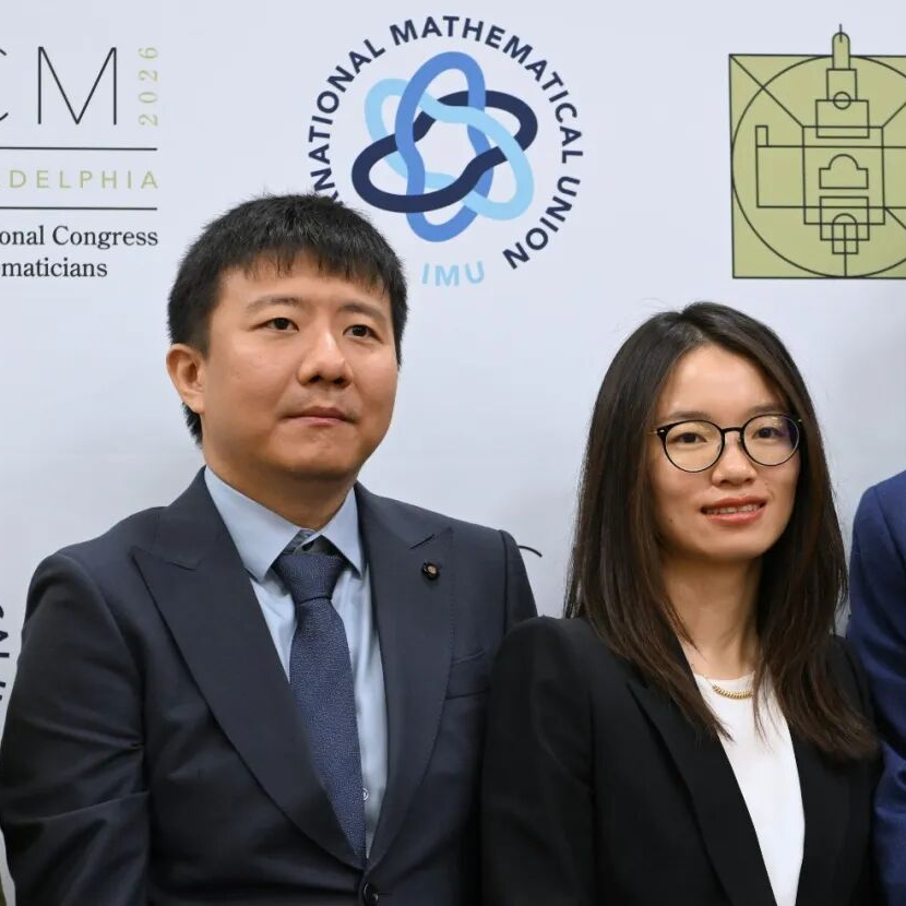 两个中国人拿下数学界最高荣誉，好厉害，那，聊点咱们普通人听得懂的故事吧 20260724 episode artwork