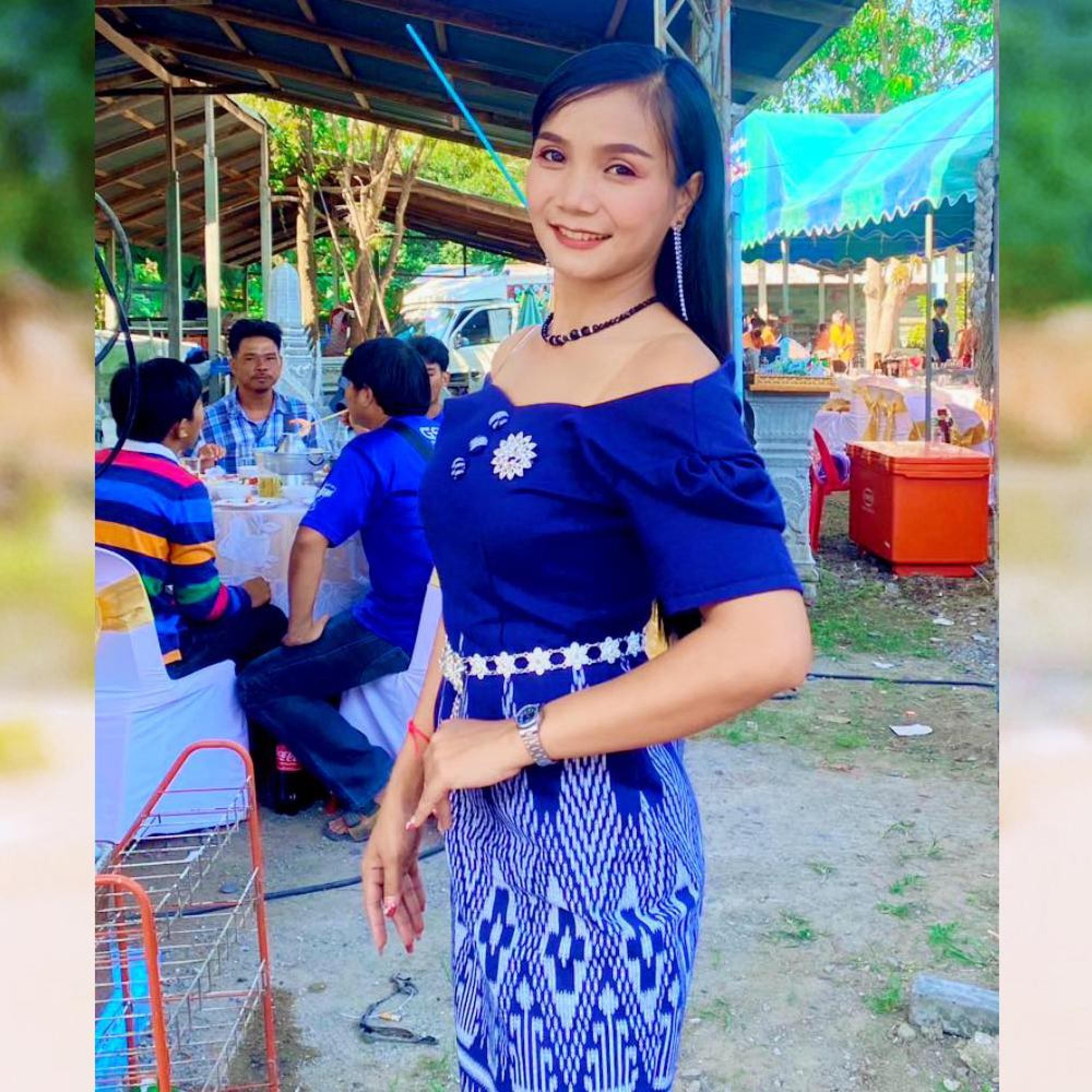 ปกากรอมเขนย ផ្កាក្រោមខ្នើយ - นก สายน้ำ Nok Sainam