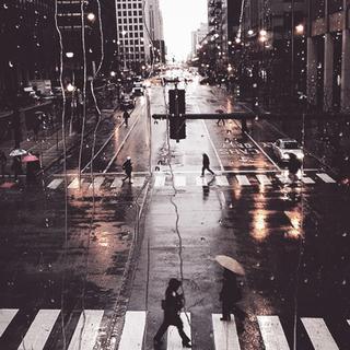 【纯音乐】听，窗外的雨滴